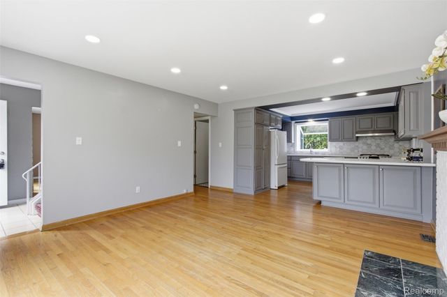 30033 Beacontree Street, Farmington Hills, MI 48331