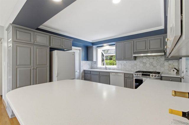 30033 Beacontree Street, Farmington Hills, MI 48331