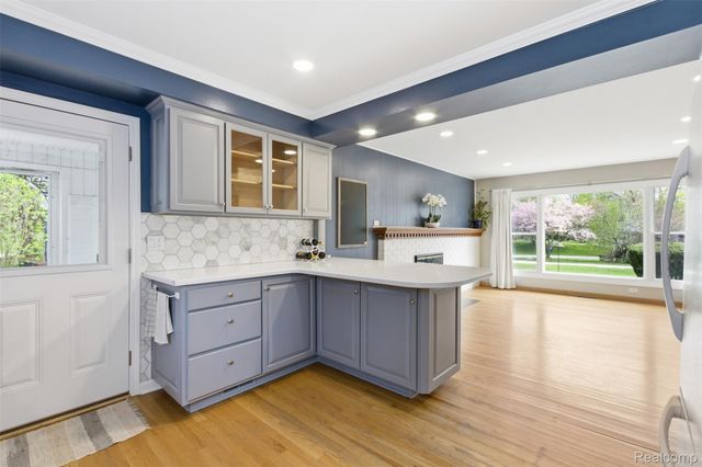 30033 Beacontree Street, Farmington Hills, MI 48331