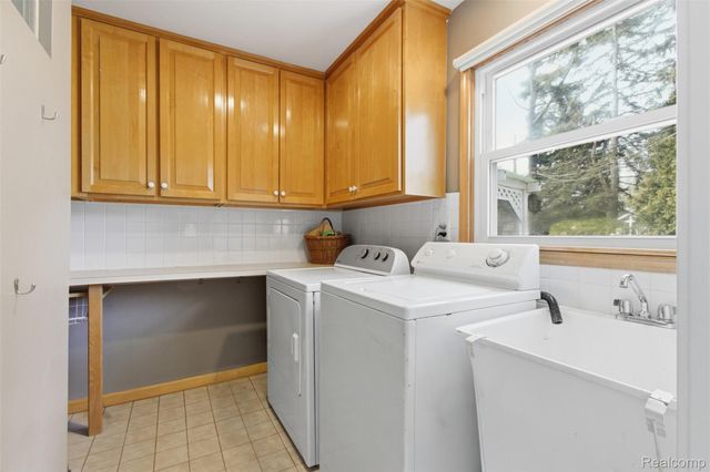 30033 Beacontree Street, Farmington Hills, MI 48331