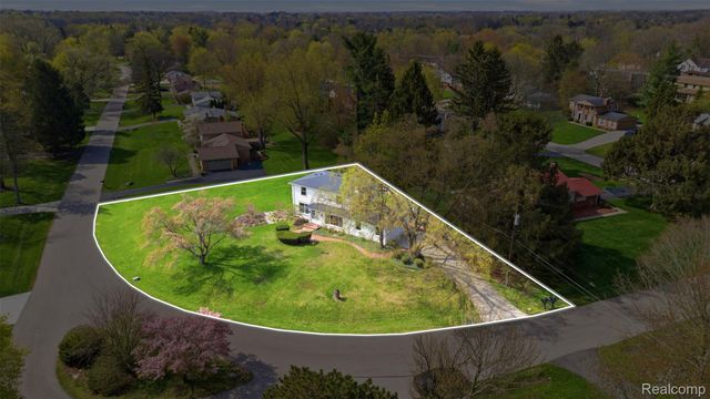 30033 Beacontree Street, Farmington Hills, MI 48331