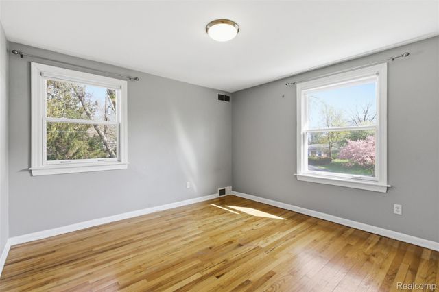 30033 Beacontree Street, Farmington Hills, MI 48331