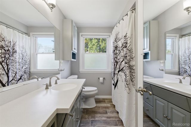 30033 Beacontree Street, Farmington Hills, MI 48331