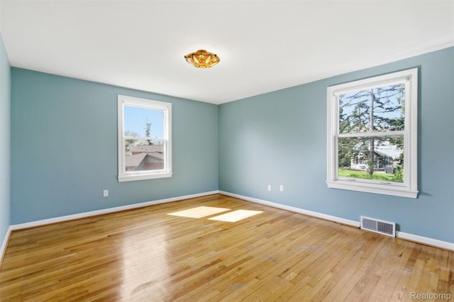 30033 Beacontree Street, Farmington Hills, MI 48331