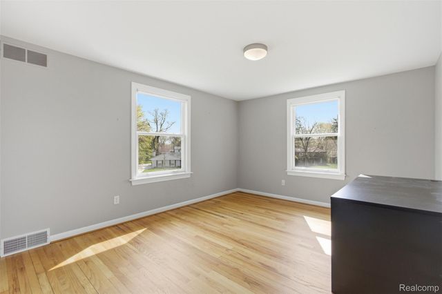 30033 Beacontree Street, Farmington Hills, MI 48331