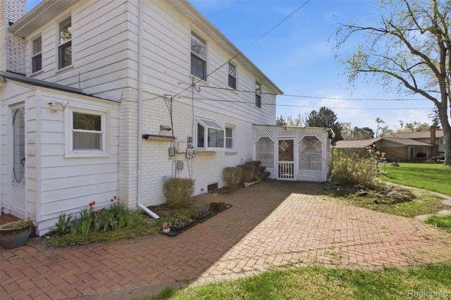 30033 Beacontree Street, Farmington Hills, MI 48331