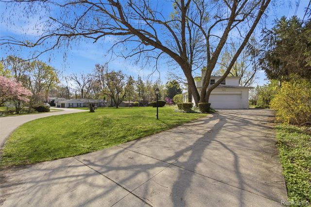 30033 Beacontree Street, Farmington Hills, MI 48331