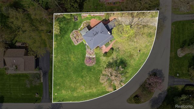 30033 Beacontree Street, Farmington Hills, MI 48331