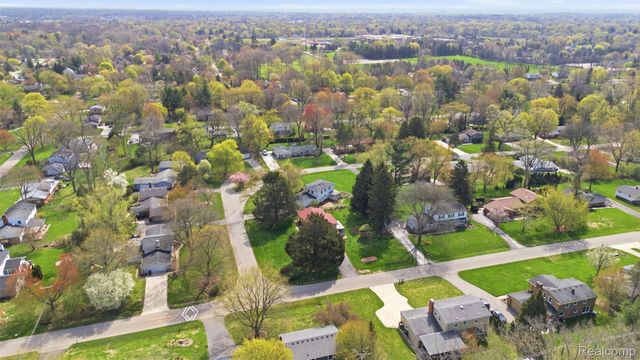 30033 Beacontree Street, Farmington Hills, MI 48331