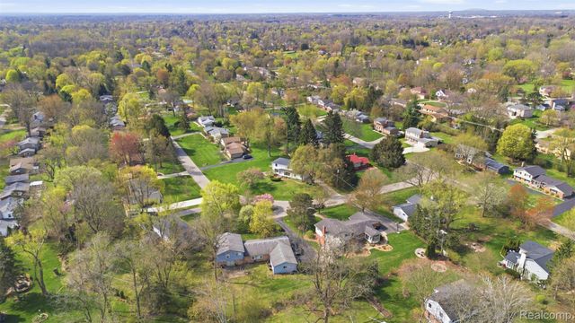 30033 Beacontree Street, Farmington Hills, MI 48331