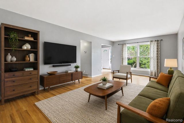 30033 Beacontree Street, Farmington Hills, MI 48331