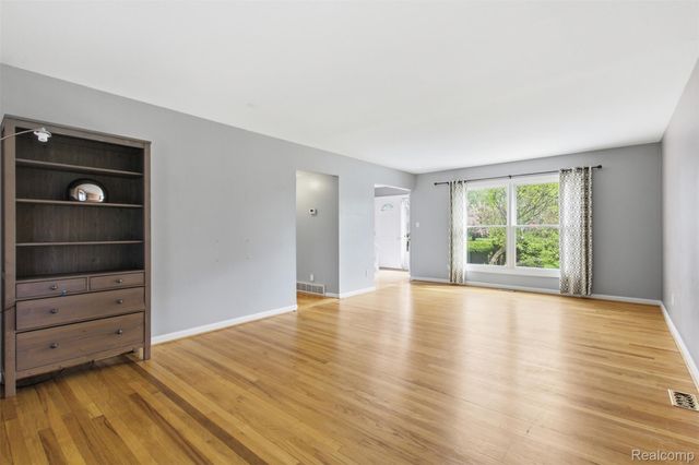 30033 Beacontree Street, Farmington Hills, MI 48331