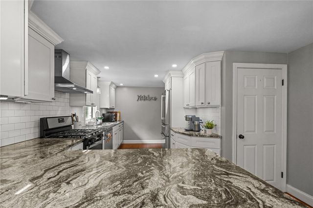 10 Bigelow Road, Johnston, RI 02919