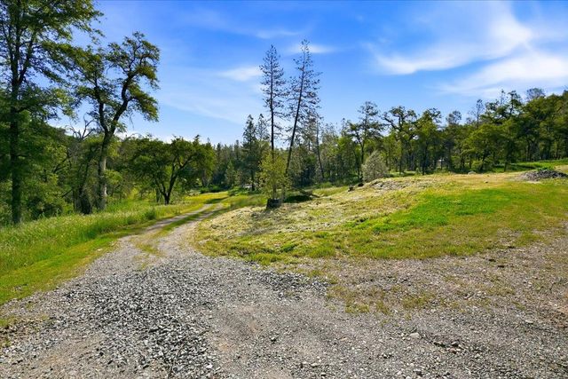 18060 Dog Bar Rd, Grass Valley, CA 95949