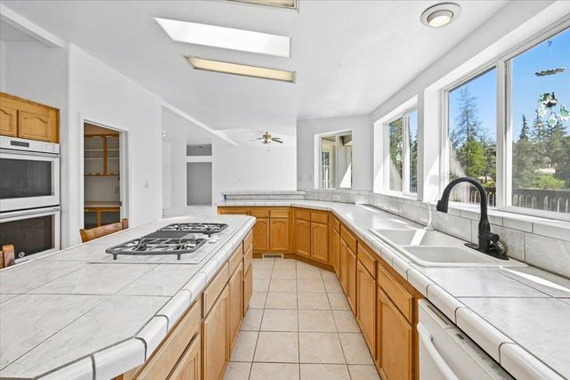 18060 Dog Bar Rd, Grass Valley, CA 95949