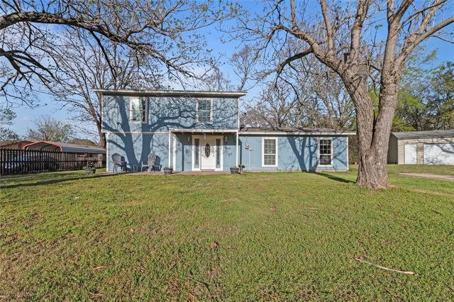 303 Whispering Oaks Trail, Payne Springs, TX 75156