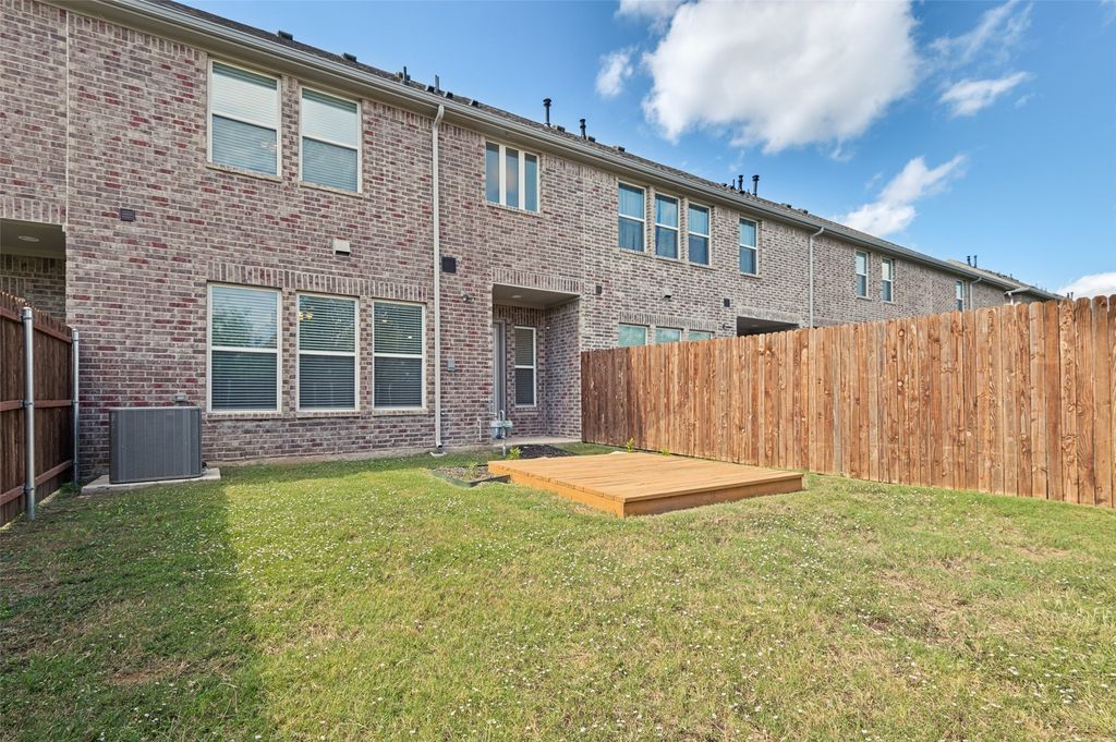 533 Hutchinson Lane, Lewisville, TX 75077 — photo 2