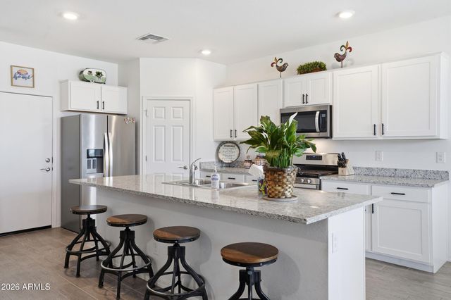 3246 E PINEAPPLE Road, San Tan Valley, AZ 85143