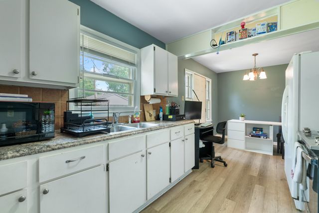 1420 E Amsden Ln, Wichita, KS 67216