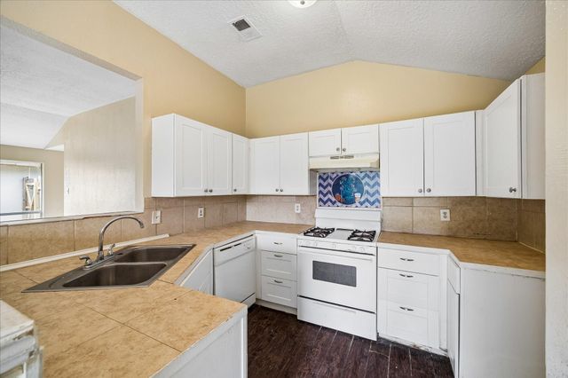 11906 Kingslake Forest Drive, Houston, TX 77044