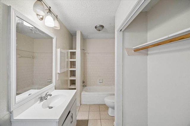 11906 Kingslake Forest Drive, Houston, TX 77044