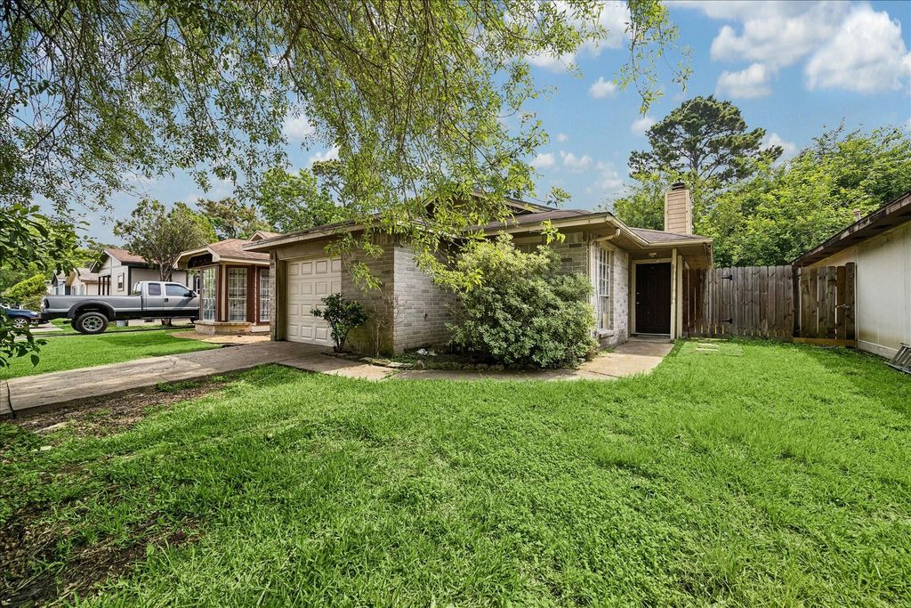 11906 Kingslake Forest Drive, Houston, TX 77044