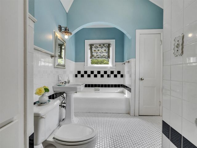 1836 Wroxton Road, Houston, TX 77005