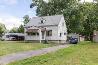 660 Rosegarden Drive NE, Warren, OH 44484