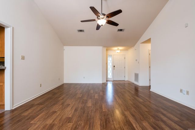 210 Chantilly Circle, Maumelle, AR 72113