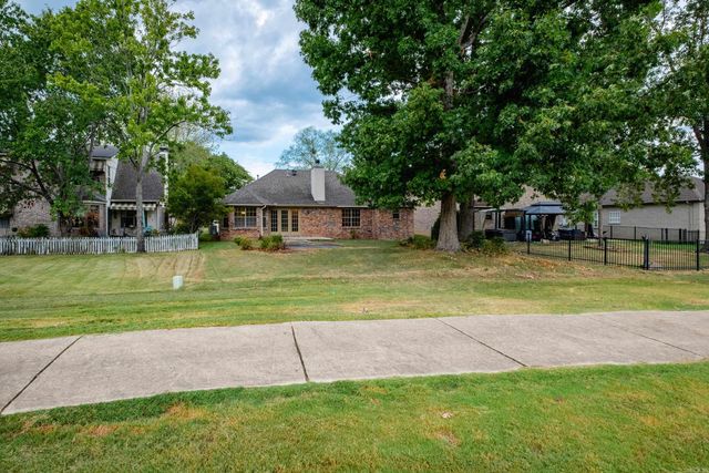 210 Chantilly Circle, Maumelle, AR 72113