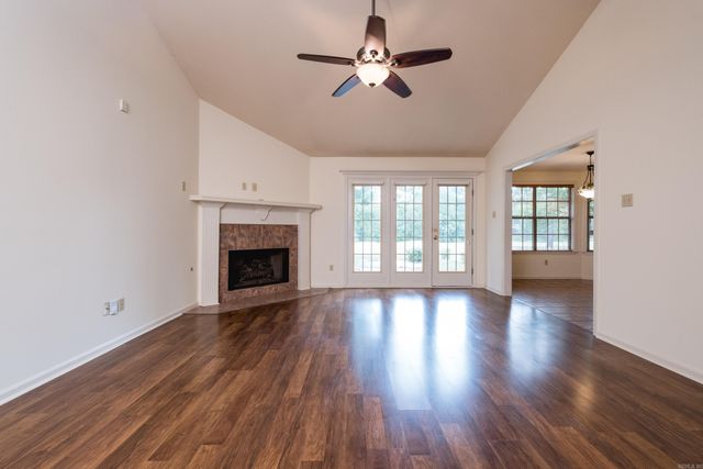210 Chantilly Circle, Maumelle, AR 72113