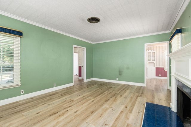 1633 N Thorne Avenue, Fresno, CA 93704