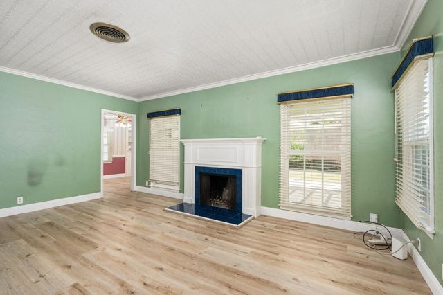 1633 N Thorne Avenue, Fresno, CA 93704