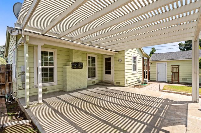 1633 N Thorne Avenue, Fresno, CA 93704