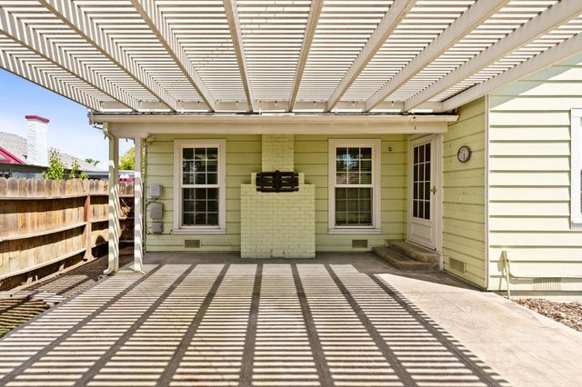 1633 N Thorne Avenue, Fresno, CA 93704