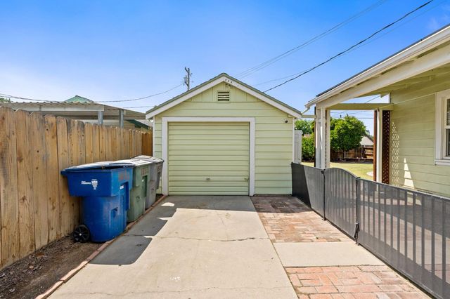1633 N Thorne Avenue, Fresno, CA 93704