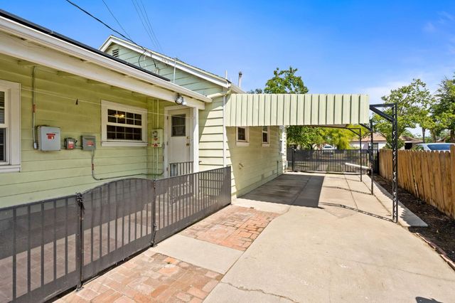 1633 N Thorne Avenue, Fresno, CA 93704