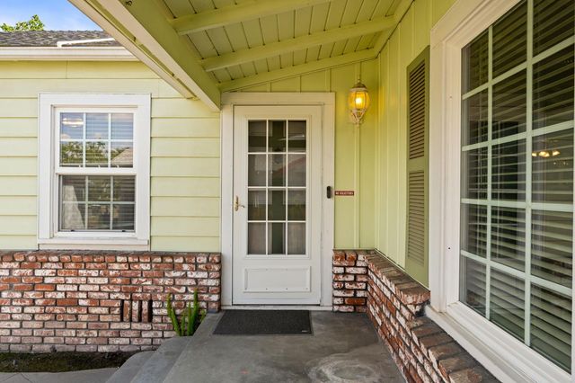 1633 N Thorne Avenue, Fresno, CA 93704