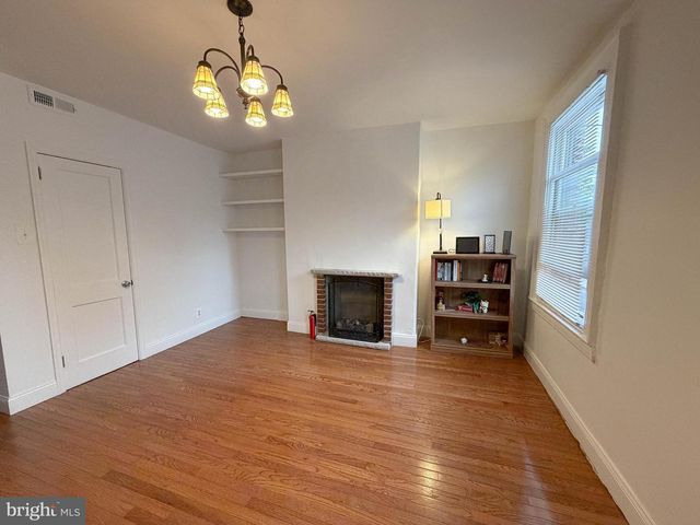 1943 WAVERLY ST, Philadelphia, PA 19146
