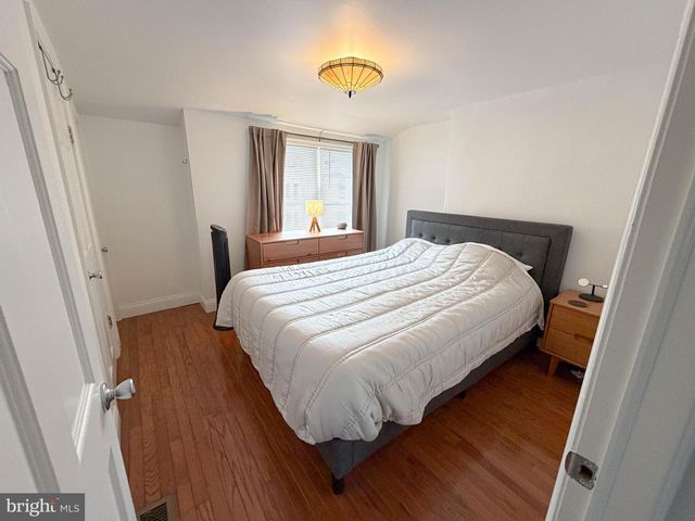 1943 WAVERLY ST, Philadelphia, PA 19146