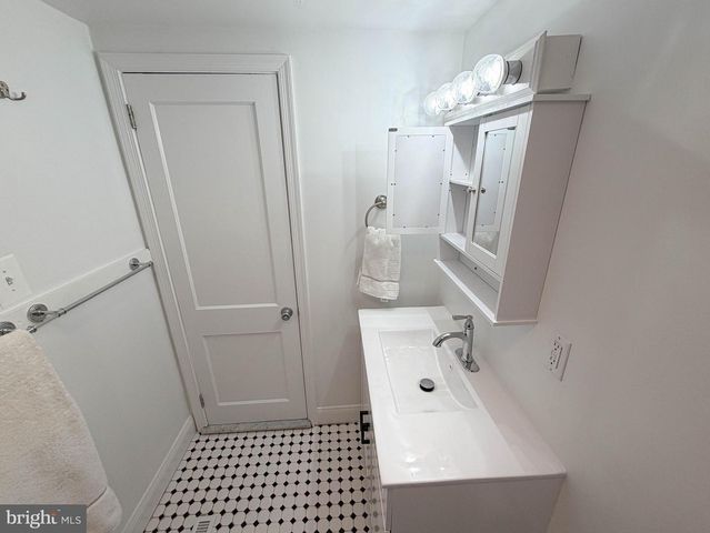 1943 WAVERLY ST, Philadelphia, PA 19146