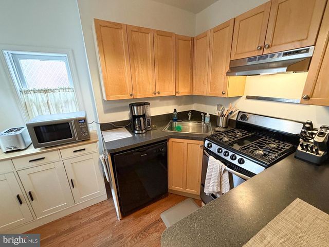 1943 WAVERLY ST, Philadelphia, PA 19146