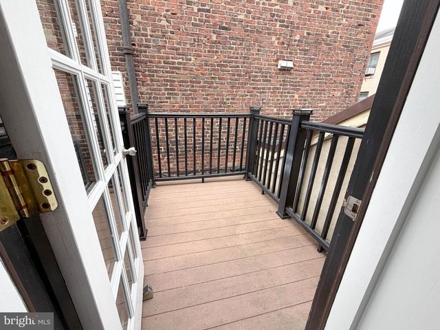 1943 WAVERLY ST, Philadelphia, PA 19146