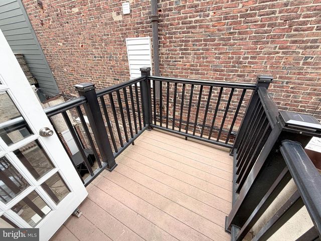 1943 WAVERLY ST, Philadelphia, PA 19146