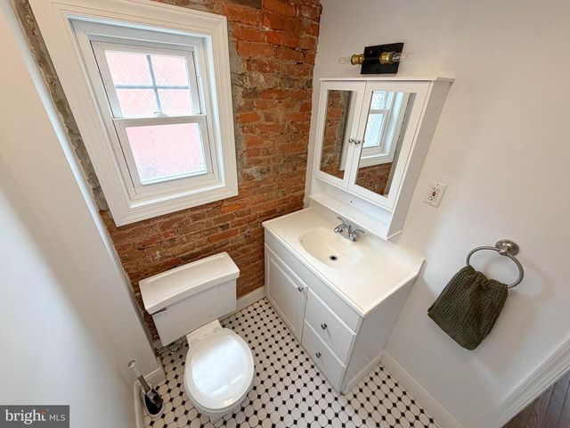 1943 WAVERLY ST, Philadelphia, PA 19146