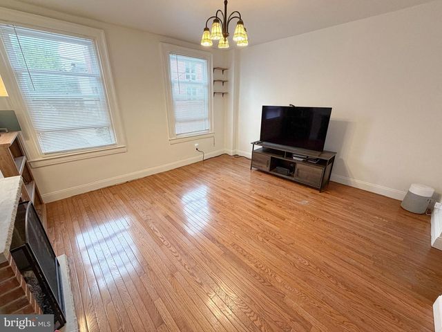 1943 WAVERLY ST, Philadelphia, PA 19146