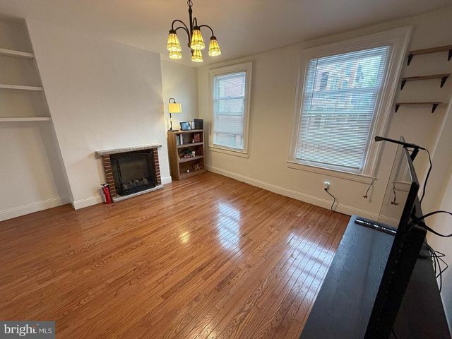 1943 WAVERLY ST, Philadelphia, PA 19146
