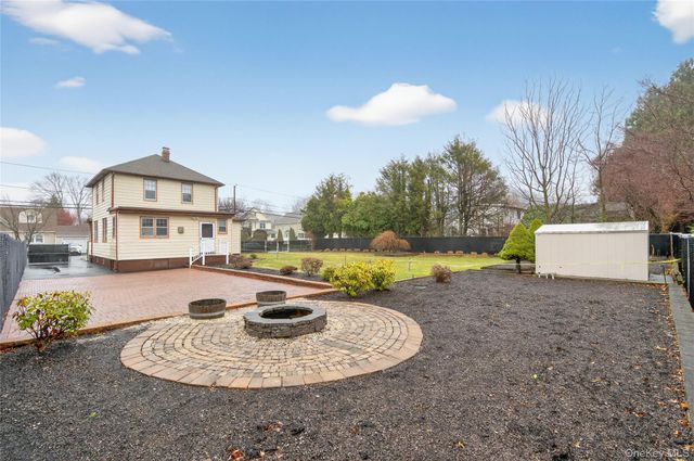 40 E 24th Street, Huntington Station, NY 11746