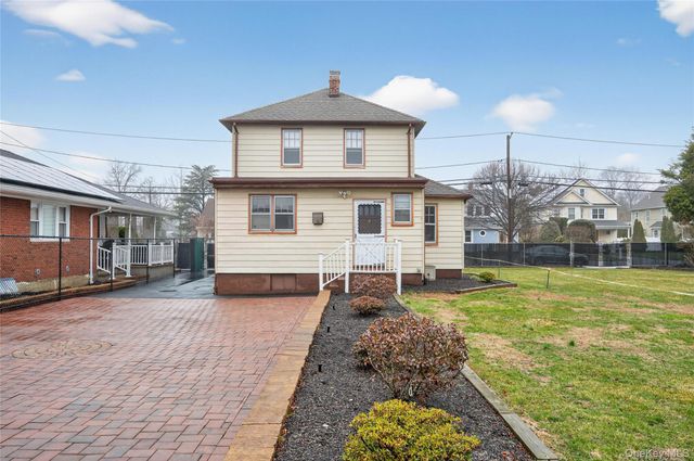 40 E 24th Street, Huntington Station, NY 11746