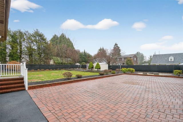 40 E 24th Street, Huntington Station, NY 11746